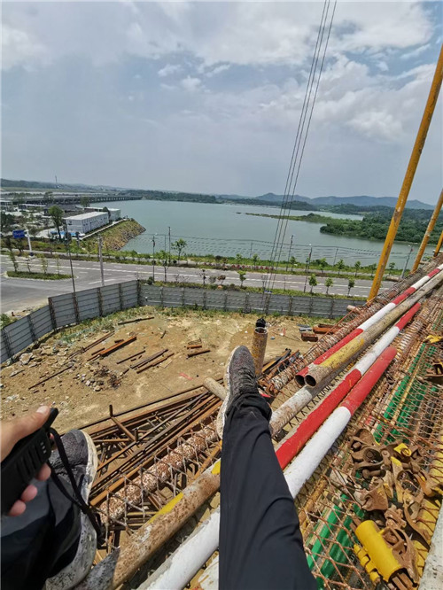 巴南区作业中发生设备损坏或人员意外，责任怎么划分？